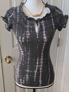 TRUE CRAFT WOMEN'S JUNIOR SHORT SLEEVE BLACK TIE DYE SUMMER TOP SIZE SMALL